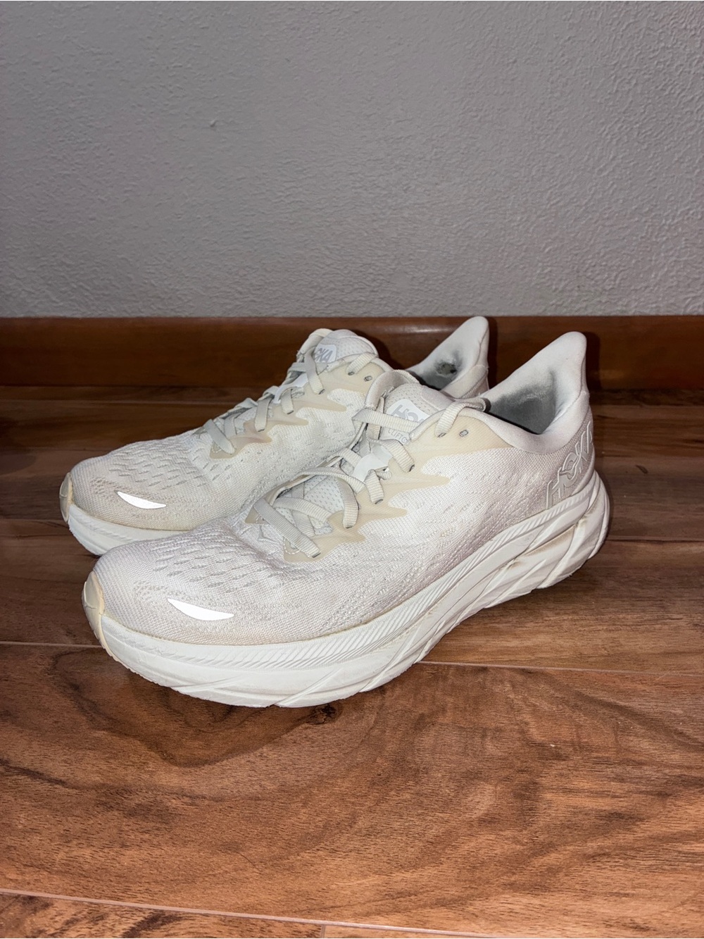 HOKA Mens Clifton 8, white - size 7.5 (also fits womens 9)
